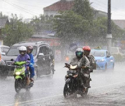 Hujan Guyur Riau Sepanjang Hari, BMKG: Waspada Potensi Petir dan Angin Kencang