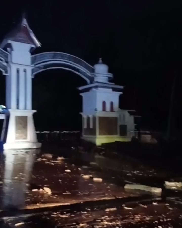 Jalan Lintas Solok-Padang Diterjang Galodo, Jalan Tidak Bisa Dilewati