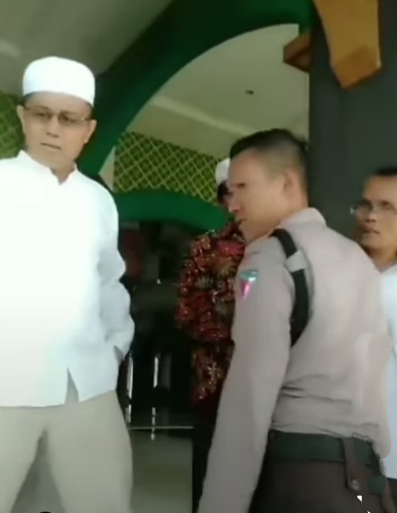 Viral Video Ribut Rektor UIN Suska dengan Dosen di Masjid