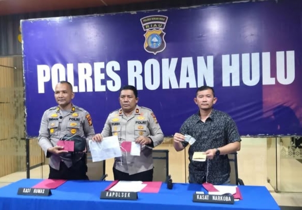Kades Aktif di Rohul Ditangkap Polisi, Ekstasi Ditemukan dalam Tas