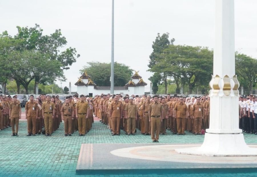 Bupati Rohul Pimpin Apel Perdana Pasca Libur Lebaran 1446 H