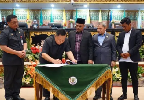 DPRD dan Plt Gubernur Sepakati KUA-PPAS 2026, APBD Riau Rp8,32 Triliun