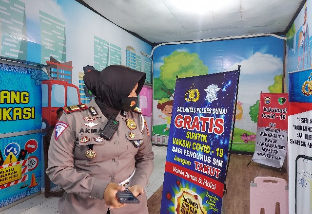 Polres Dumai Berikan Pelayanan Vaksinasi Covid-19 Gratis Bagi Pemohon SIM