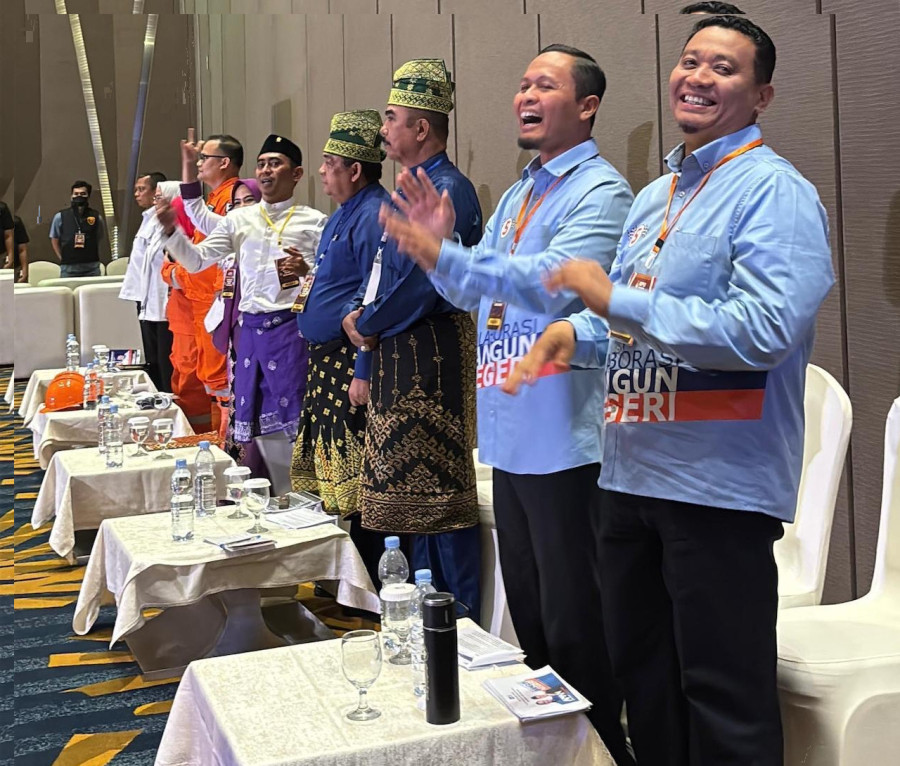 Debat Publik Perdana, Paslon AMAn Tampil Santai dan Kompak