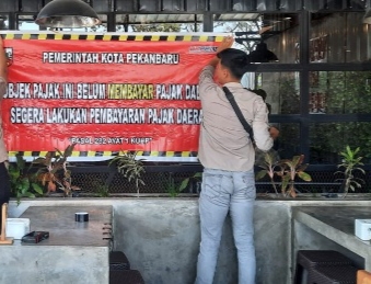 Bapenda Pekanbaru Bakal Panggil WP  Copot Spanduk Tak Taat Bayar Pajak