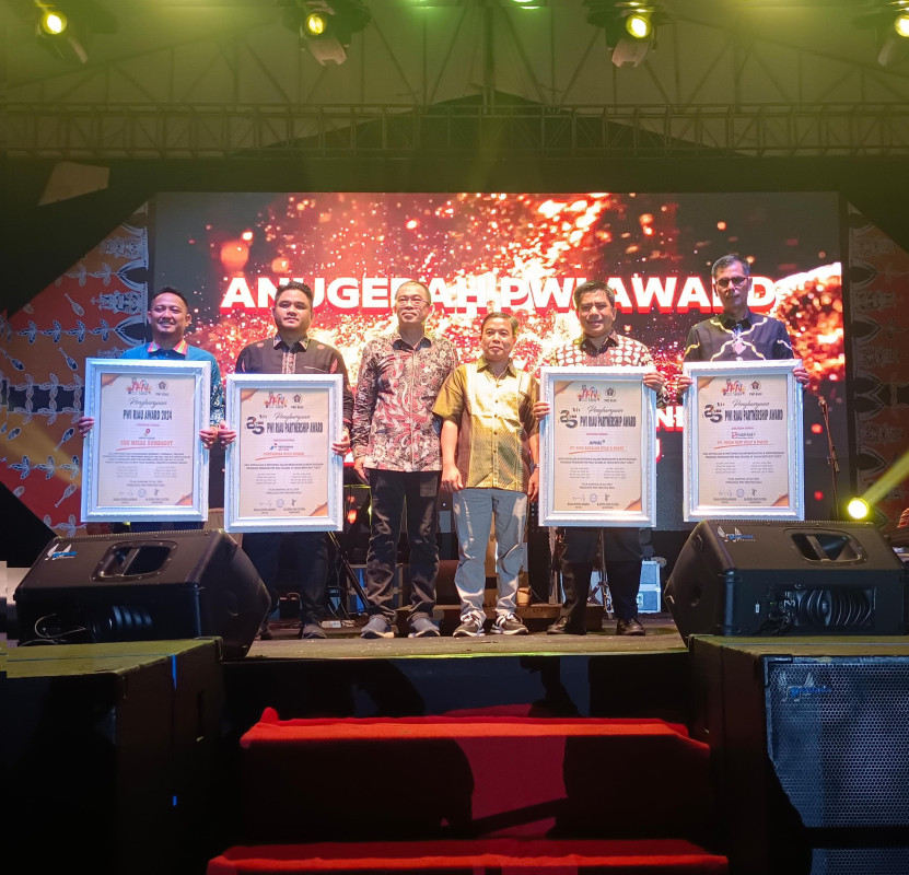 Malam Puncak HPN dan HUT PWI, Gubernur, Bupati dan Perusahaan Mitra Terima Award