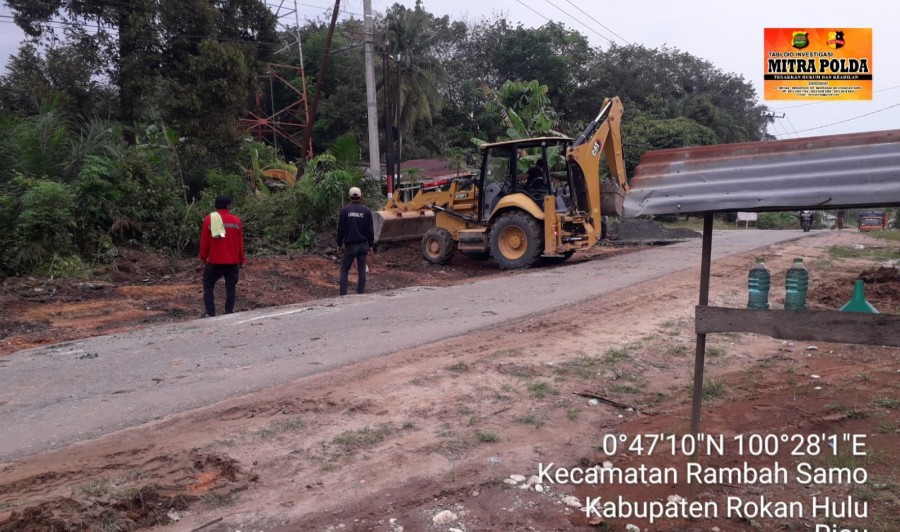 Jelang Idul Fitri, UPT VI PUPR - PKPP Riau Perbaiki Jalan Lintas Rokan Hulu