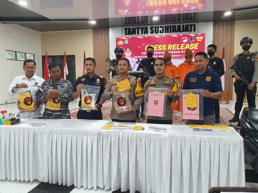Ayah dan Anak Kompak Jemput Sabu Diperbatasan Indonesia-Malaysia