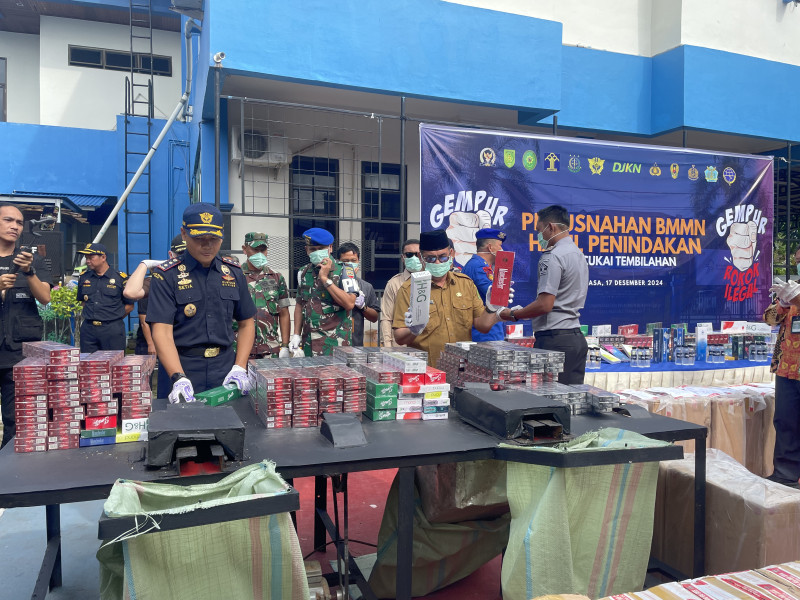 Bea Cukai Tembilahan Musnahkan Rokok Ilegal dan Minuman Beralkohol