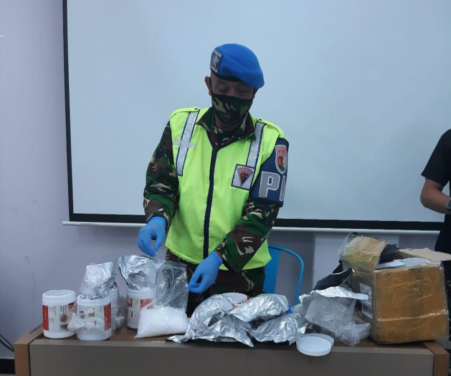 Petugas Gagalkan Penyeludupan 3,8 Kg Sabu di Bandara SSK II Pekanbaru