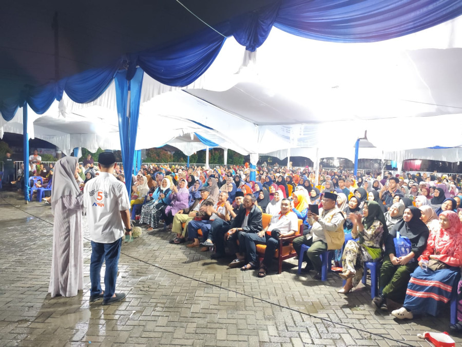 Membludak, Warga Sidomulyo Antusias Nikmati Pasar Murah Paslon AMAn