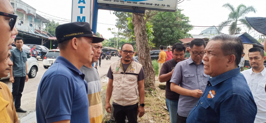 Atasi Banjir, Pj Gubri Minta Lurah dan Camat Goro Bersihkan Parit