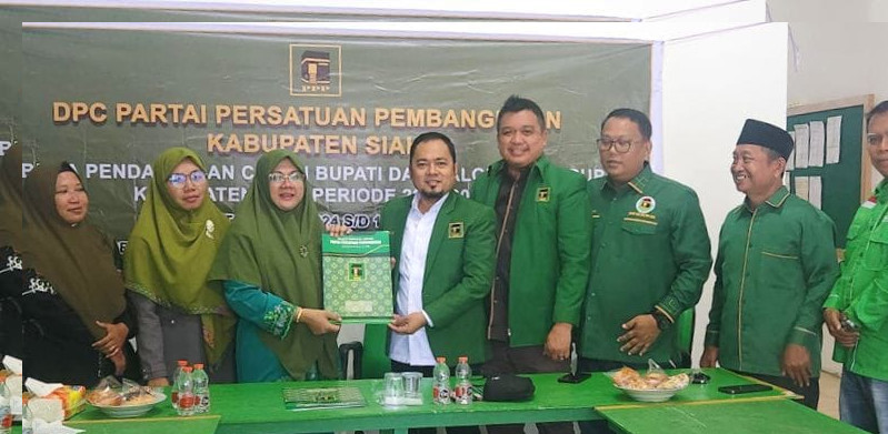 Daftar ke Enam Parpol, Dr.Afni Optimis Berlayar di Pilkada Siak