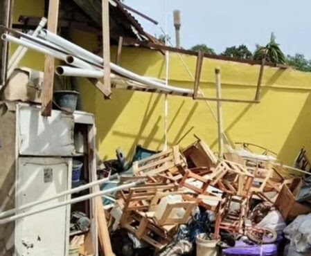 Tenayan Raya Diterjang Puting Beliung, Pekerja Bangunan Luka Ringan, Belasan Rumah Rusak