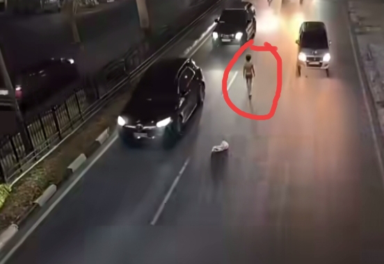 Aksi Pria Menantang Arus di Sudirman Viral di Medsos