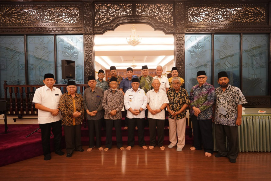 Tokoh Riau Bersilaturahmi ke Kediaman Plt Gubri Edy Natar Nasution