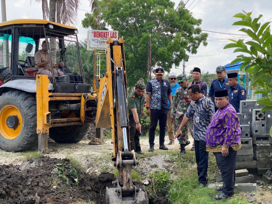 Pemko Pekanbaru Turunkan Alat Berat untuk Normalisasi Parit di Kecamatan Kulim