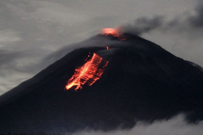 Gunung Semeru Erupsi 6 Kali, Masyarakat Diminta Waspada