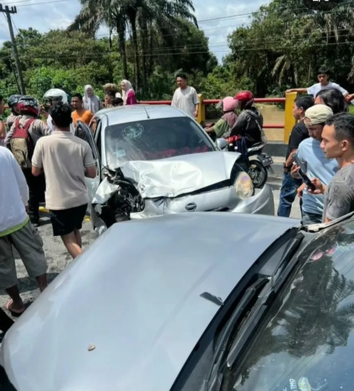 Duel Maut di Jembatan Lintas Timur Pelalawan, Satu Nyawa Melayang, Mobil Ringsek