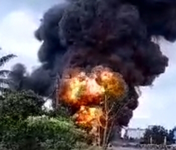 Laka Tunggal, Truk Tanki BBM Terbakar di Jalan Gatot Subroto Dumai