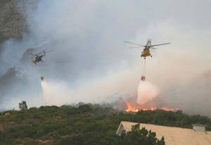 Dua Heli Water Boombing Dikerahkan Padamkan Karhutla di Rupat dan Dumai