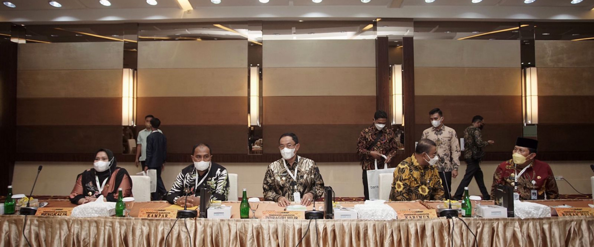 Bupati HM Wardan Hadiri RUPS-LB Bank Riau Kepri