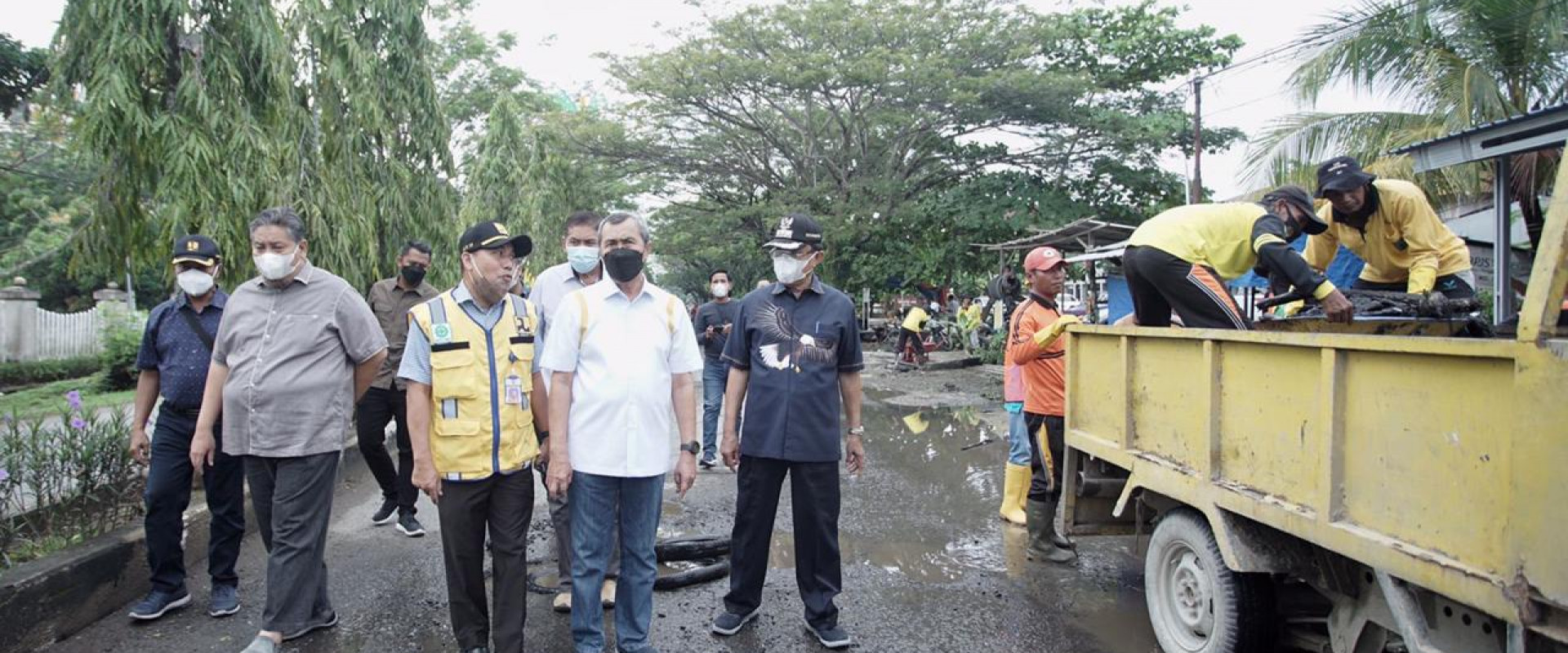 Pastikan Pembangunan Berjalan Lancar, Bupati Inhil Dampingi Gubri Tinjau kelapangan