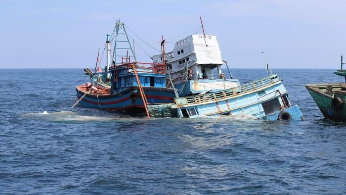 Bea Cukai Dumai Tenggelamkan Kapal Memuat 30 Kg Sabu asal Malaysia