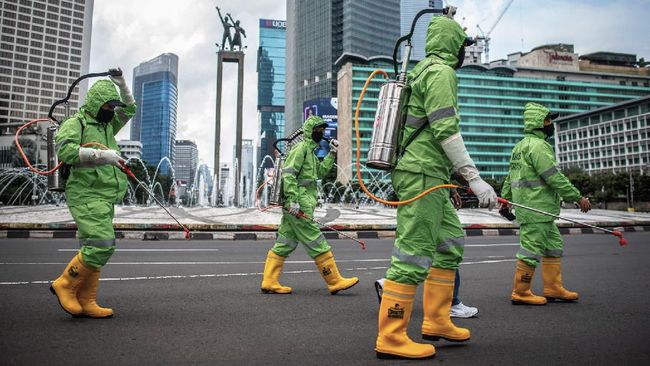 Polri Perintahkan Jajarannya Semprot Disinfektan Serantak Se-Indonesia pada 31 Maret