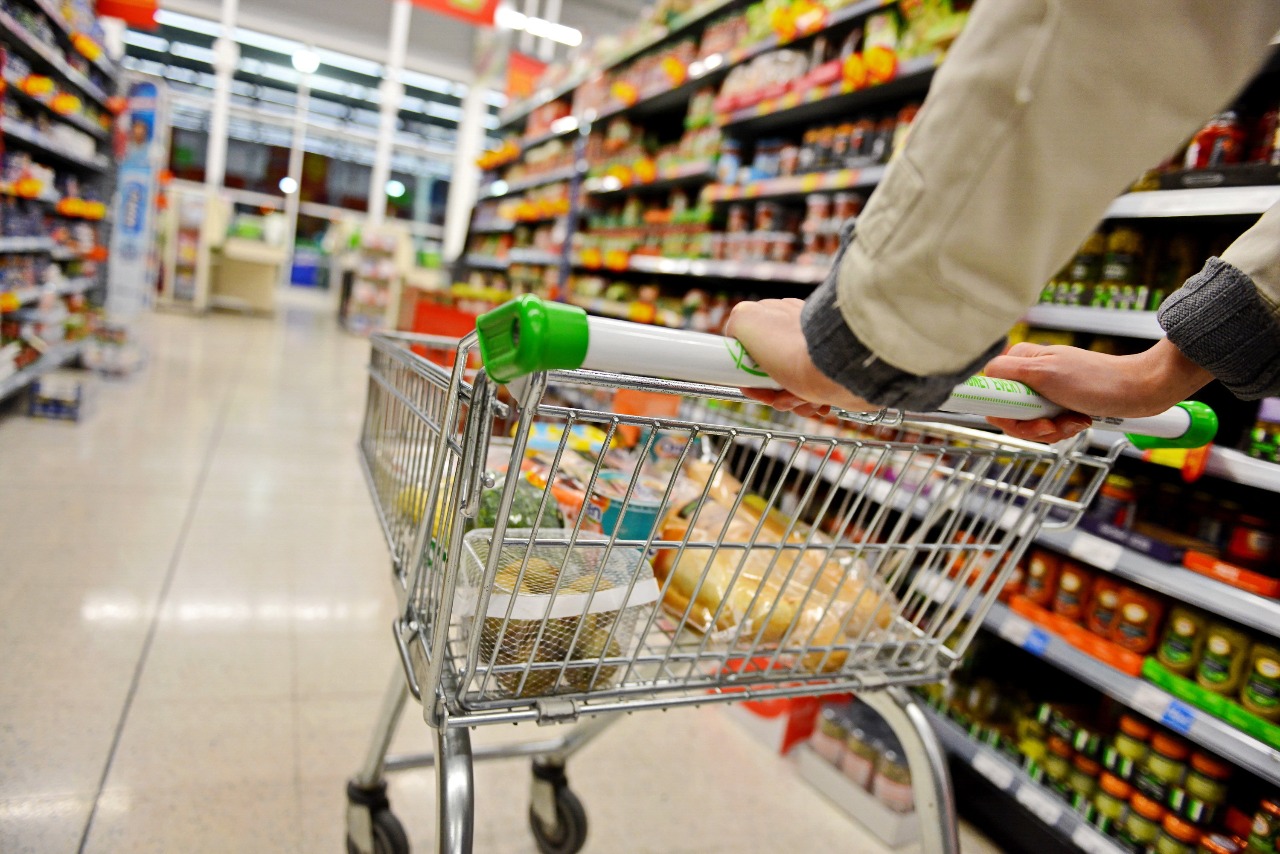 6 Tips Terhindar dari Corona saat Belanja Di Supermarket