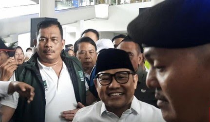 Tiba di Kualanamu, Cak Imin Disambut Lantunan Selawat dari Relawan AMIN