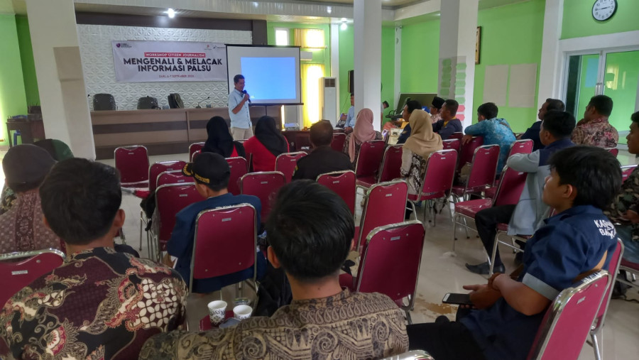 AJI Pekanbaru dan PHR Paparkan Risiko Peredaran Informasi Palsu bagi Perangkat Desa di Bathin Solapan