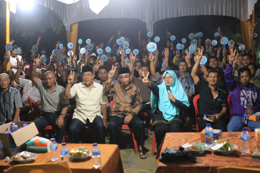 Warga Kerinci Kiri Siak Curhat Kecilnya Gaji Guru Ngaji pada Cabup Dr Afni