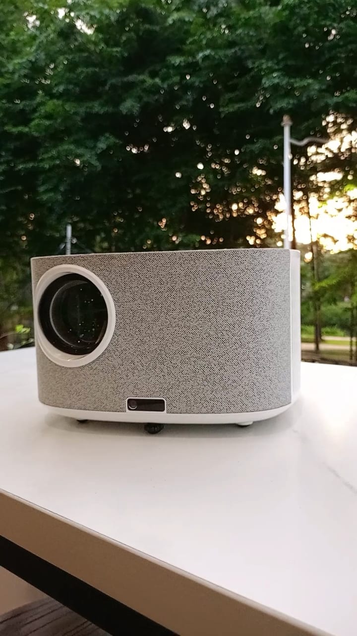 Layar Maksimal, Kinerja Optimal! POLYTRON Luncurkan Smart Projector 120 Inch