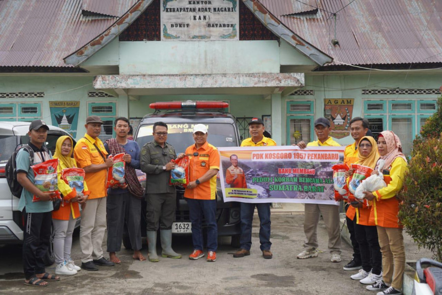 PDK Kosgoro Pekanbaru Salurkan Bantuan untuk Korban Bencana Sumbar