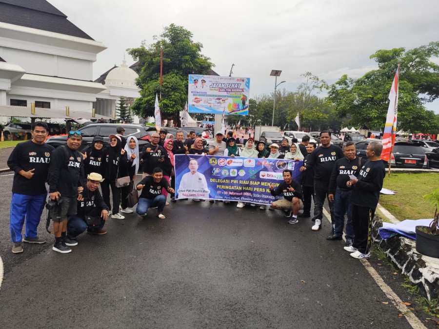 Rombongan PWI Riau Ramaikan Jalan Sehat Hari Pers Nasional 2026