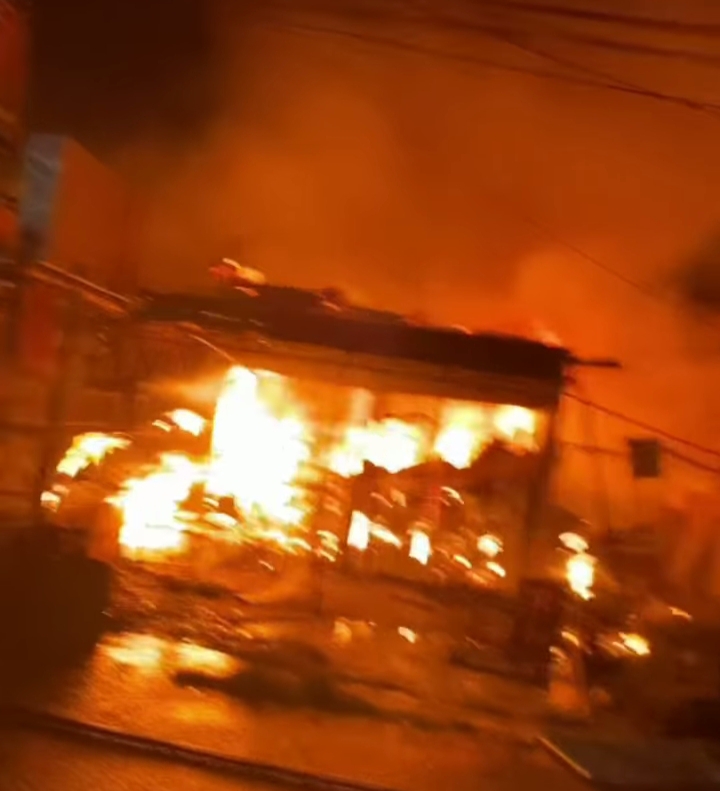Kios dan Rumah Petak di Pangeran Hidayat Terbakar