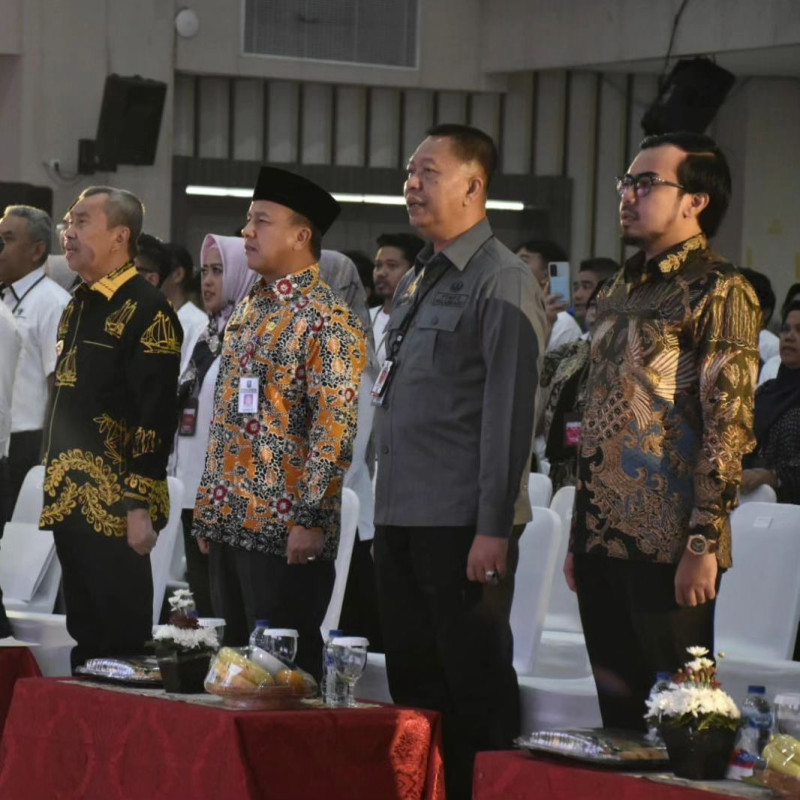 Serahkan Nomor Induk Berusaha bagi Pelaku UMK Pekanbaru, Ginda Burnama Kawal Kunjungan Menteri Investasi