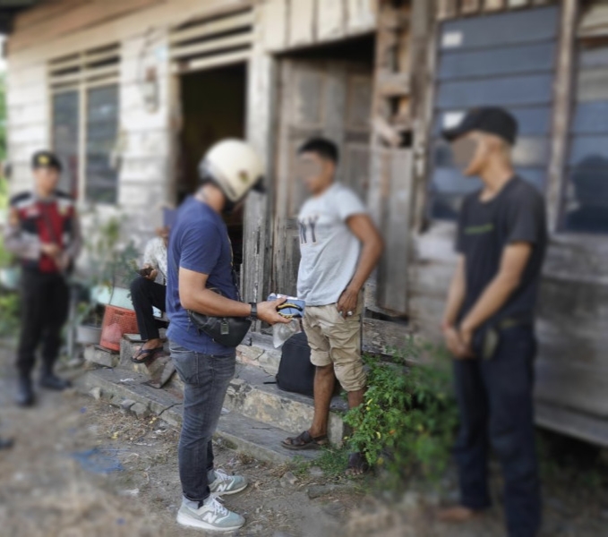 Polda Riau Obrak Abrik Kampung Narkoba, 3 Pengedar Sabu Ditangkap