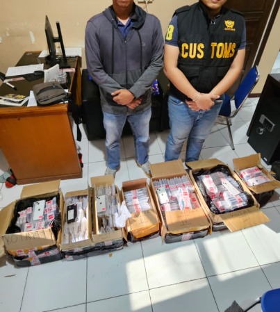 Ratusan iPhone Bekas Ilegal Digagalkan Masuk ke Bengkalis, Nilainya Rp4 Miliar