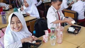 Tahap Awal Hanya 7 Sekolah Penerima Makan Siang Gratis di Pekanbaru
