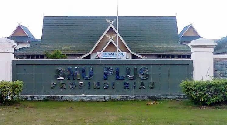 Diduga Adopsi Didikan Semi Militer, Gubri Berhentikan Kepala SMA Plus