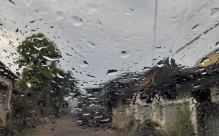 BMKG Pekanbaru Ingatkan Waspada Hujan Lebat Disertai Petir di Sejumlah Wilayah Riau