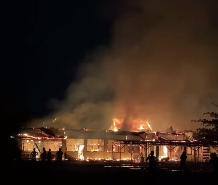 Sempat Terdengar Ledakan, RSUD Puri Husada Tembilahan Hangus Terbakar
