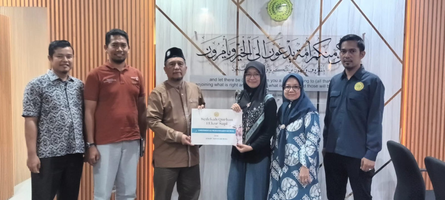 UMRI Serahkan Hewan Qurban Kepada STKIP Aisyiyah Riau