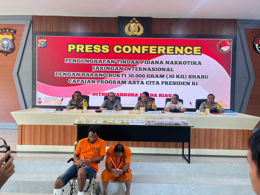 Polda Riau Tangkap Duo Kurir 30 Kg Sabu di Pekanbaru