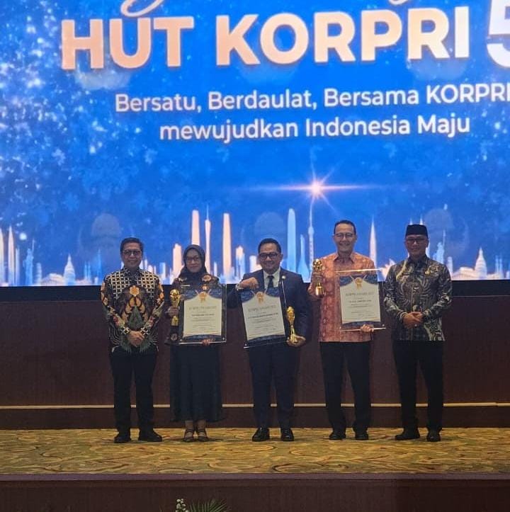 Perintis BPJS Kesehatan, Fachmi Idris Terima Life Achievement KORPRI Award