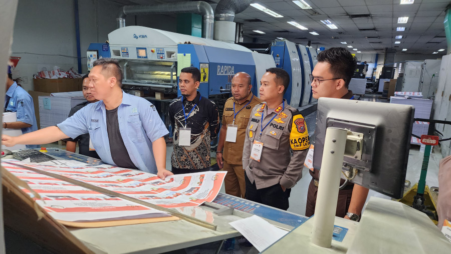 Kapolres dan Ketua KPU Kampar Tinjau  Pencetakan Surat Suara di Bekasi