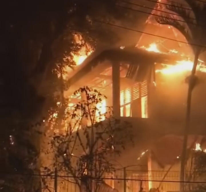 Sekolah Terbakar, Ratusan Murid SDN 83 Pekanbaru Mengungsi Belajar