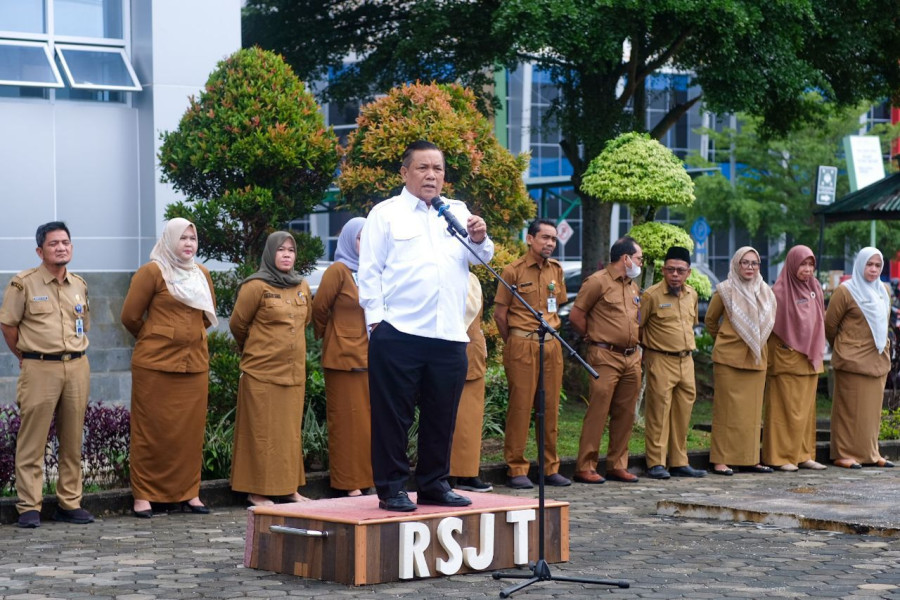 Sekdaprov Ingatkan ASN RSJ Tampan Tingkatkan Pelayanan Masyarakat